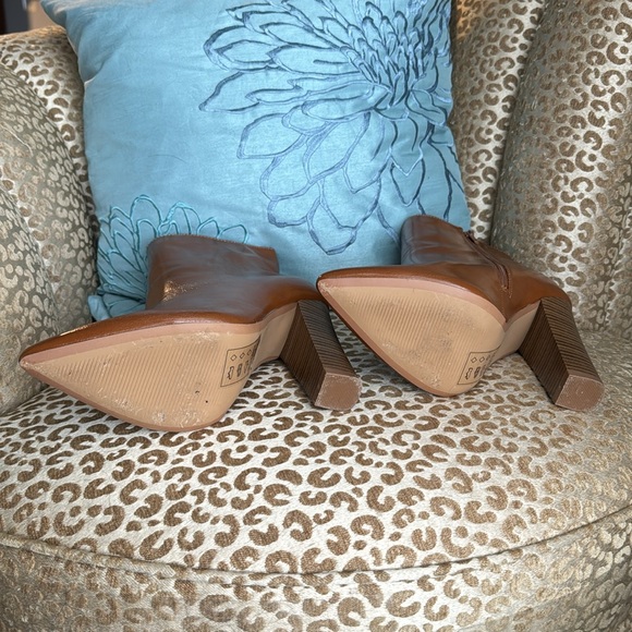 Like new cognac faux leather chunky heel point toe Shoe Republic LA ankle boot - Picture 6 of 7